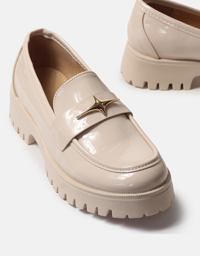 Εικόνα της Basic loafers με τρακτερωτή σόλα Μπεζ