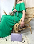 Εικόνα από Μονόχρωμη τσάντα ώμου με διακοσμητικές ραφές Λιλά