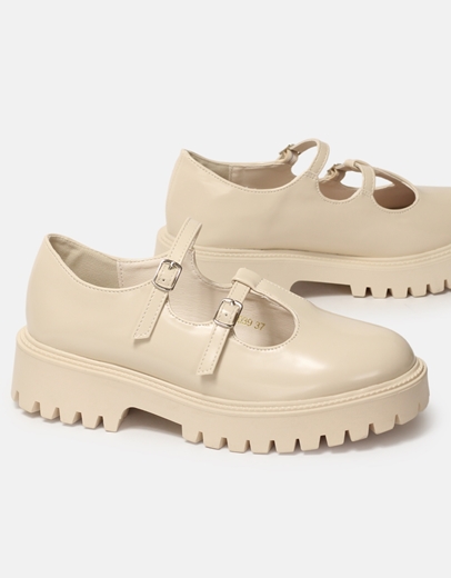 Εικόνα της Loafers λουστρίνι μονόχρωμα με διπλή μπαρέτα Μπεζ