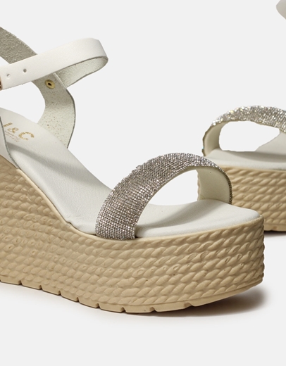 Εικόνα της Δερμάτινες πλατφόρμες Ελληνικής κατασκευής με λεπτομέρεια από strass Λευκό