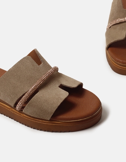 Εικόνα της Δερμάτινα flatforms Ελληνικής κατασκευής  με strass Μπεζ