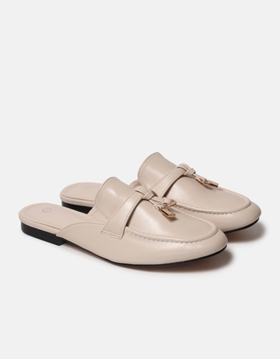 Εικόνα της Flat mules με κρεμαστό διακοσμητικό Μπεζ