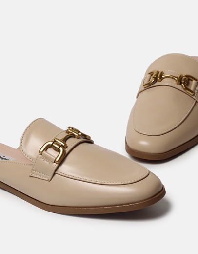 Εικόνα της Flat mules με μεταλλική αγκράφα Μπεζ