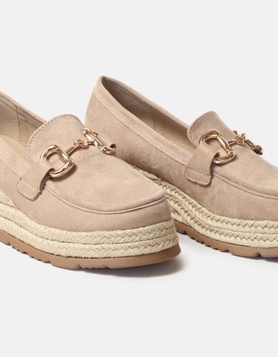 Εικόνα της Εσπαντρίγιες suede με μεταλλική αγκράφα Μπεζ