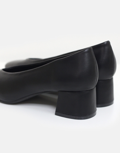 Εικόνα της Μονόχρωμες γόβες με χαμηλό τετράγωνο τακούνι Μαύρο