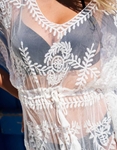 Εικόνα από Μινι φόρεμα καφτάνι τούλι με κρόσια Λευκό