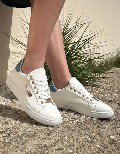 Εικόνα της Γυναικεία sneakers σε απλή γραμμή με διακοσμητική αλυσίδα Τζιν