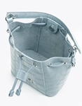 Εικόνα από Κροκό τσάντα χειρός ANNIKA με κλείσιμο πουγκί Σιέλ