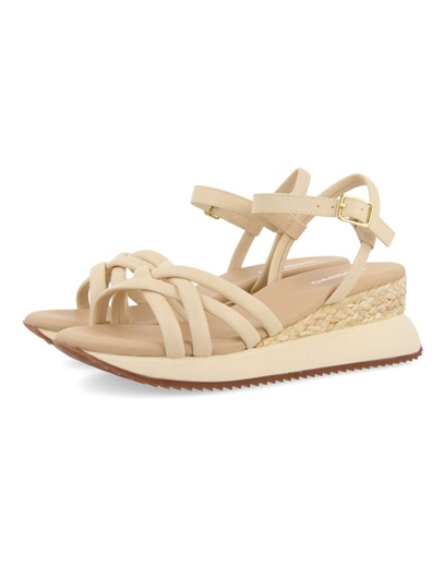 Εικόνα της Σανδάλια flatforms Gioseppo με σχέδιο πλέξης Μπεζ