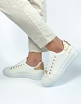 Εικόνα από Basic sneakers με μεταλλικές λεπτομέρειες Λευκό/Σαμπανί