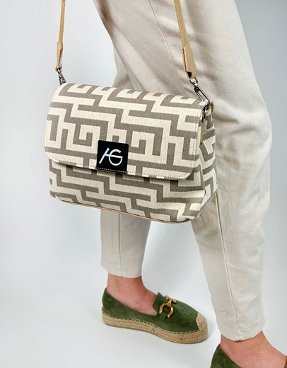 Εικόνα της Χειροποίητη τσάντα ώμου με μαίανδρο ελληνικής κατασκευής S Άμμου/Μπεζ