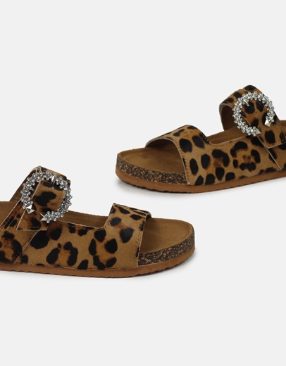 Εικόνα της Δερμάτινα σανδάλια με τοκά από strass Κάμελ