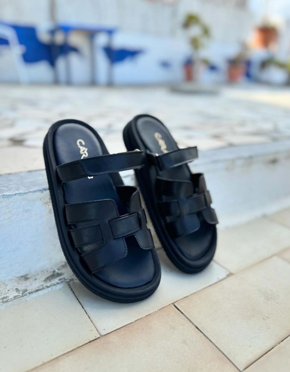 Εικόνα από Δερμάτινα σανδάλια Ελληνικής Κατασκευής με λουράκια και velcro Μαύρο