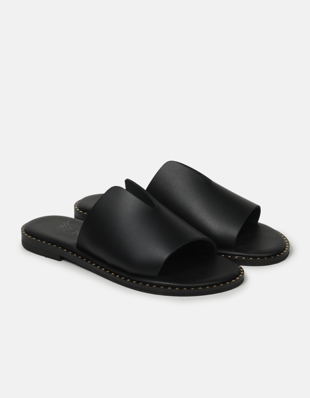 Εικόνα από Δερμάτινα flat σανδάλια Ελληνικής Κατασκευής με κόψιμο στη φάσα Μαύρο