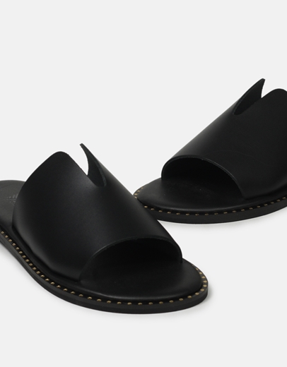 Εικόνα της Δερμάτινα flat σανδάλια Ελληνικής Κατασκευής με κόψιμο στη φάσα Μαύρο