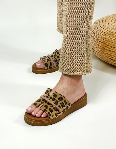 Εικόνα της Δερμάτινα flatforms Ελληνικής κατασκευής  με strass Λεοπάρ