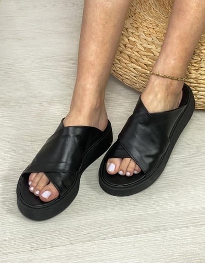 Εικόνα της Δερμάτινα flatforms Ελληνικής Κατασκευής με χιαστί φάσα Μαύρο