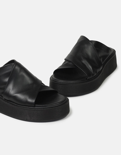 Εικόνα της Δερμάτινα flatforms Ελληνικής Κατασκευής με χιαστί φάσα Μαύρο