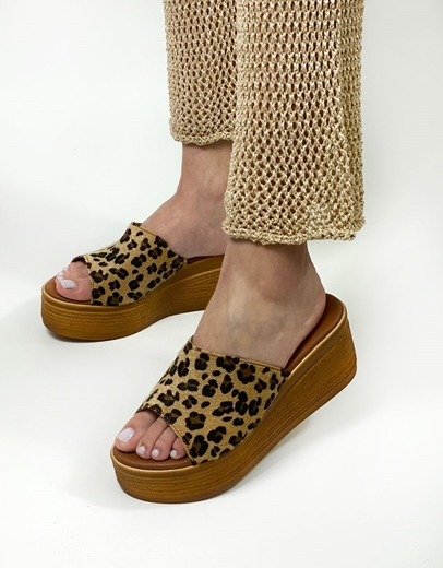 Εικόνα της Δερμάτινες πλατφόρμες Ελληνικής κατασκευής σε απλή γραμμή Λεοπάρ