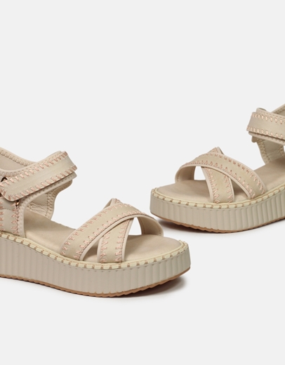 Εικόνα της Σανδάλια flatforms με διακοσμητικες ραφές Μπεζ