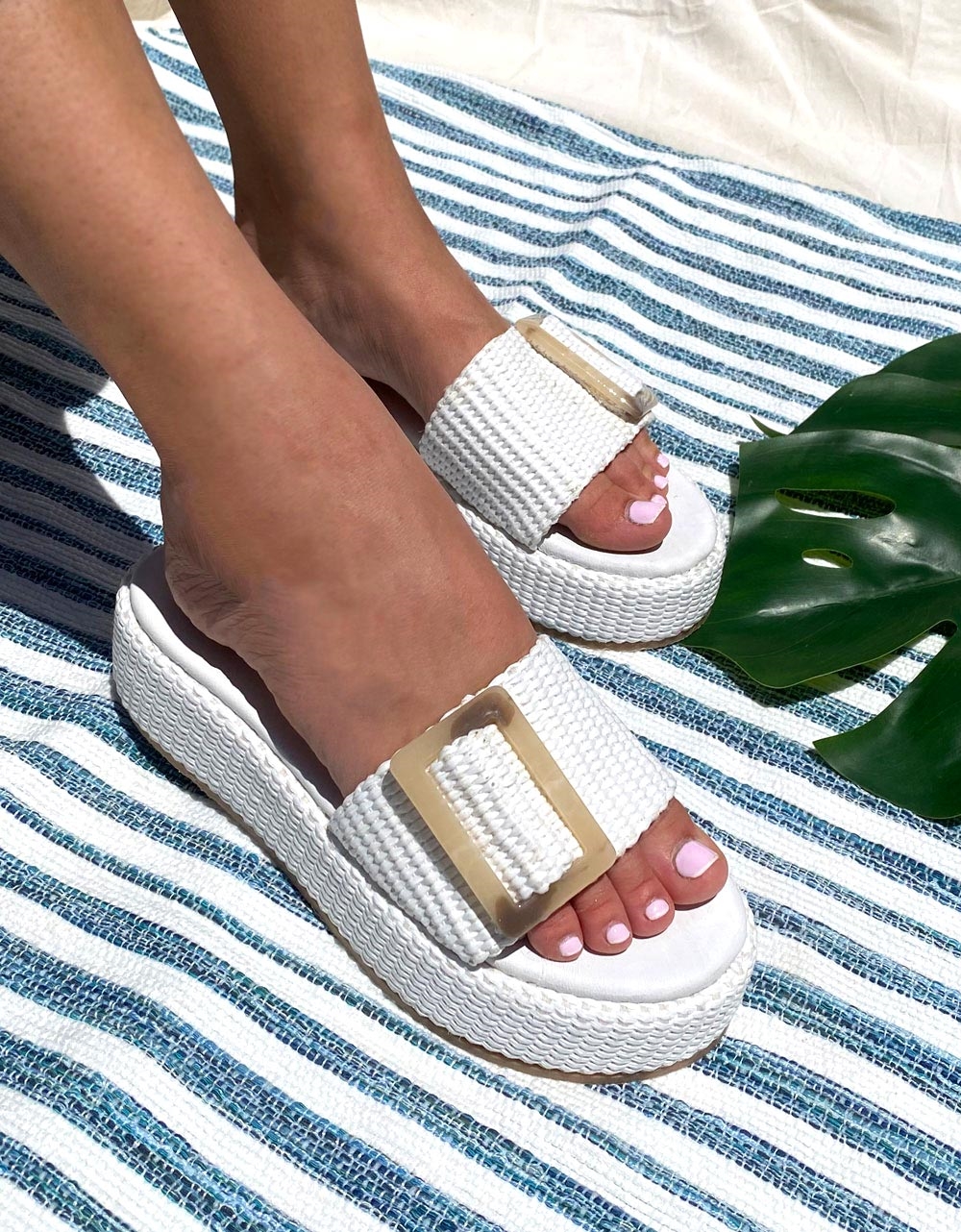 Εικόνα από Δερμάτινα flatforms Ελληνικής κατασκευής με φαρδιά φάσα Λευκό