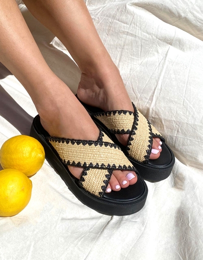 Εικόνα της Δερμάτινα flatforms Ελληνικής Κατασκευής με χιαστί φάσα Μαύρο