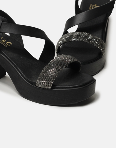 Εικόνα της Δερμάτινα πέδιλα Ελληνικής κατασκευής με λοξό λουράκι και strass Μαύρο