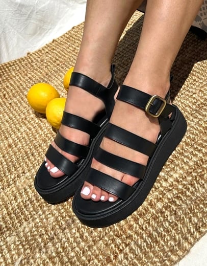 Εικόνα της Δερμάτινα flatforms Ελληνικής κατασκευής με παράλληλα λουριά Μαύρο