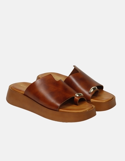 Εικόνα της Δερμάτινα flatforms Ελληνικής κατασκευής με μεταλλική λεπτομέρεια Ταμπά