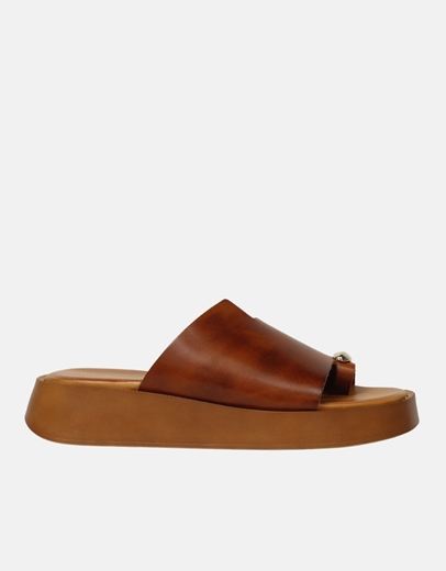 Εικόνα της Δερμάτινα flatforms Ελληνικής κατασκευής με μεταλλική λεπτομέρεια Ταμπά