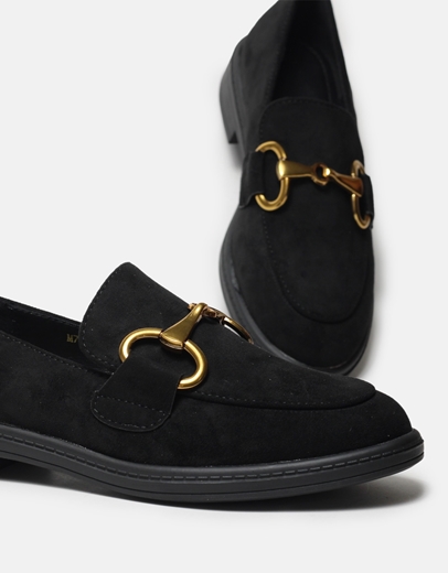 Εικόνα της Suede μονόχρωμα loafers με μεταλλική αγκράφα Μαύρο