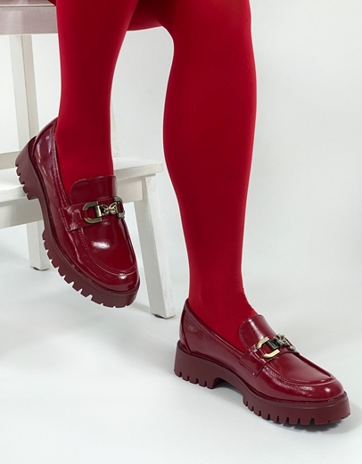 Εικόνα της Loafers μονόχρωμα με μεταλλική πεταλούδα Μπορντώ