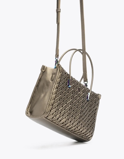 Εικόνα της Γυναικεία τσάντα χειρός με σχέδιο πλέξης και μεταλλικά στοιχεία Μπρονζέ