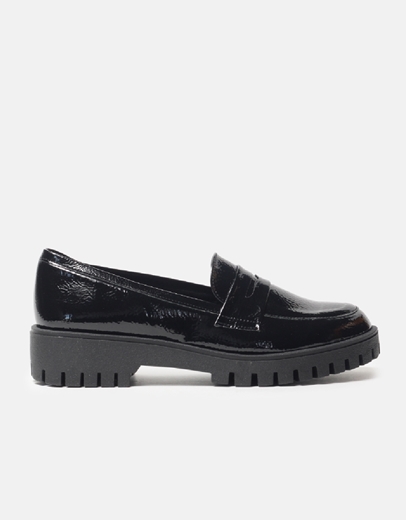 Εικόνα της Basic μονόχρωμα loafers Ελληνικής Κατασκευής με τρακτερωτή σόλα Μαύρο