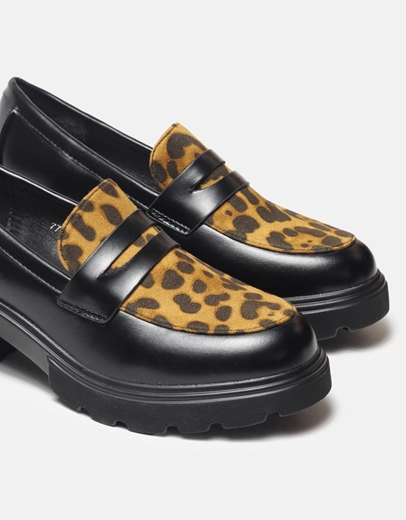 Εικόνα της Loafers με print και τετράγωνο τακούνι Μαύρο