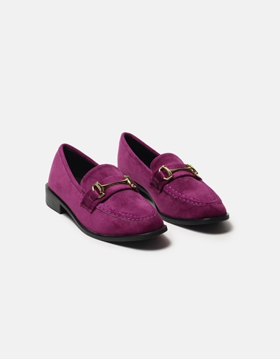 Εικόνα της Velvet flat loafers με μεταλλική αγκράφα Μωβ