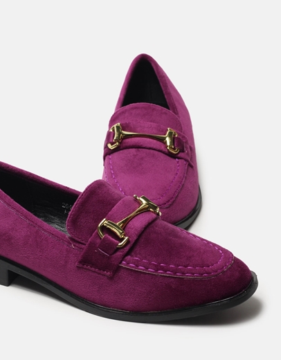 Εικόνα της Velvet flat loafers με μεταλλική αγκράφα Μωβ