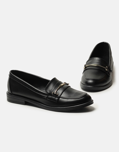 Εικόνα της Μονόχρωμα loafers Ελληνικής κατασκευής με μεταλλική λεπτομέρεια Μαύρο