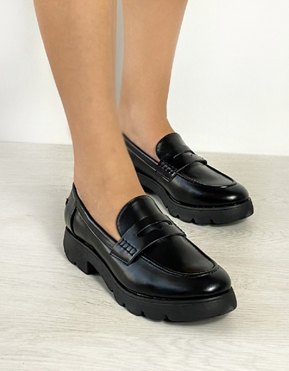 Εικόνα της Basic μονόχρωμα loafers με τρακτερωτή σόλα Μαύρο