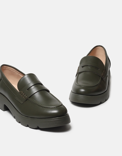 Εικόνα της Basic μονόχρωμα loafers με τρακτερωτή σόλα Χακί