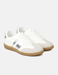 Εικόνα από Γυναικεία sneakers με συνδιασμό υλικών και σχέδιο στο πλάι Λευκό/Ασημί