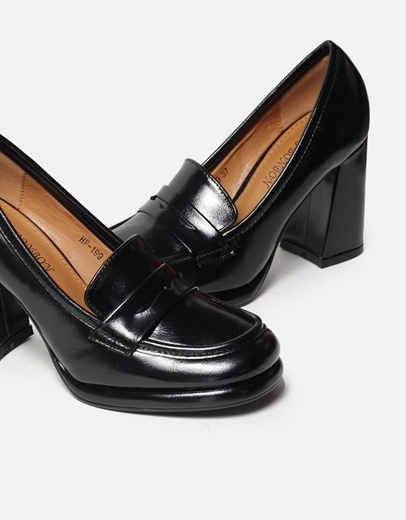 Εικόνα της Loafers μονόχρωμα με τετράγωνο τακούνι Μαύρο