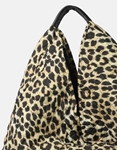 Εικόνα από Γυναικεία τσάντα χειρός με σχέδιο print Λεοπάρ