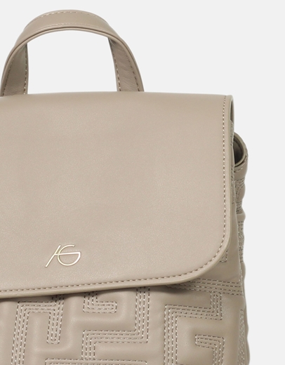 Εικόνα της Σακίδιο πλάτης με μοτίβο μαιάνδρου και μαγνητικό κλιπ Μπεζ