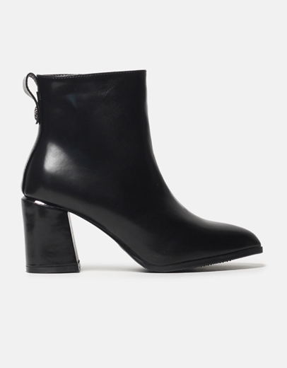 Εικόνα της Μποτάκια με μεταλλική λεπτομέρεια στο τακούνι Μαύρο