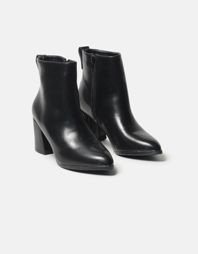 Εικόνα της Μποτάκια με μεταλλική λεπτομέρεια στο τακούνι Μαύρο