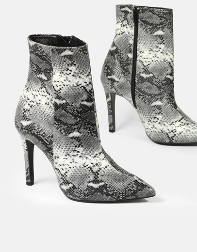 Εικόνα της Μυτερά μποτάκια Ελληνικής κατασκευής με λεπτό τακούνι Λευκό/Μαύρο