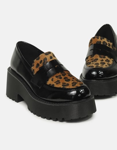 Εικόνα της Loafers λουστρίνι με τρακτερωτή σόλα Λεοπάρ
