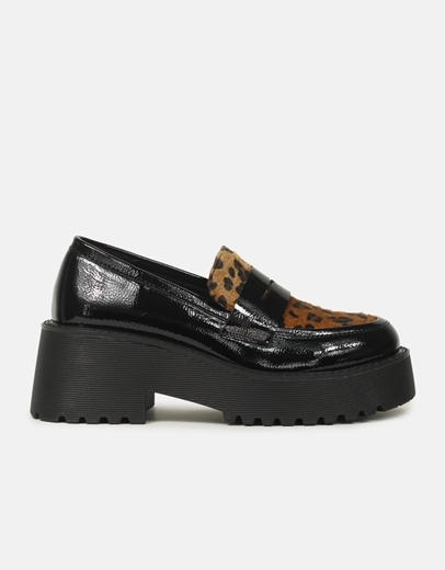 Εικόνα της Loafers λουστρίνι με τρακτερωτή σόλα Λεοπάρ