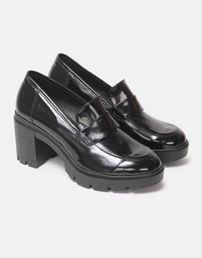 Εικόνα της Loafers λουστρίνι Ελληνικής Κατασκευής με χαμηλό τακούνι Μαύρο